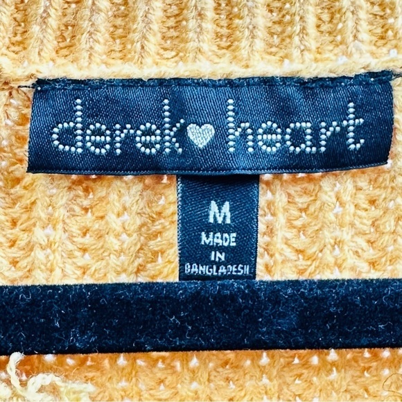 Derek Heart Women’s Sz Medium Mustard Distressed Long Sleeve Knit Sweater - Picture 8 of 9